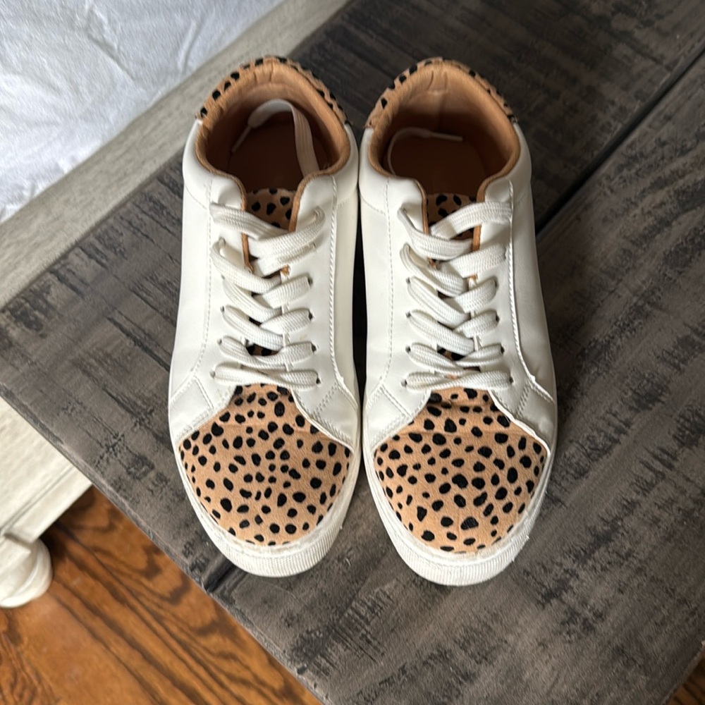 White leather and leopard print sneakers
